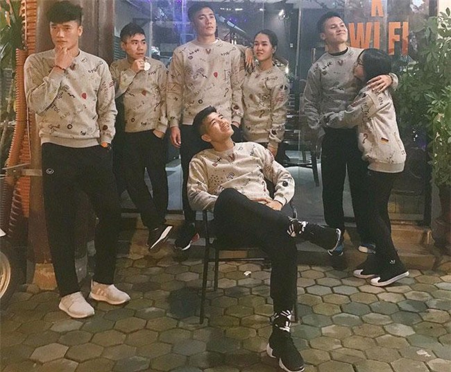 u23 viet nam va nhung lan dien do "dong phuc" don tim chi em - 7