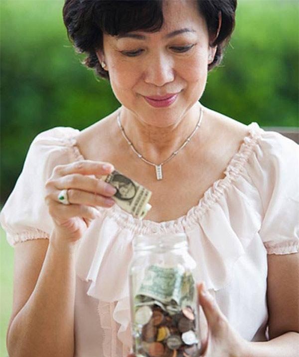 si dien khoe lam cong ty lon, thuong cao, tet phai vay tien khap noi bieu me chong - 1