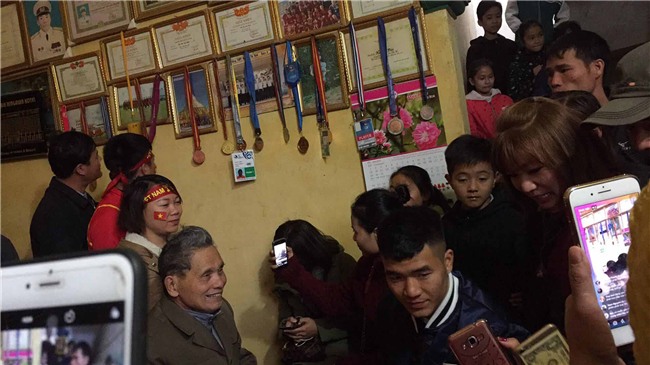 "thanh lay" ha duc chinh: "em thich di chan trau nhu ngay xua" - 5