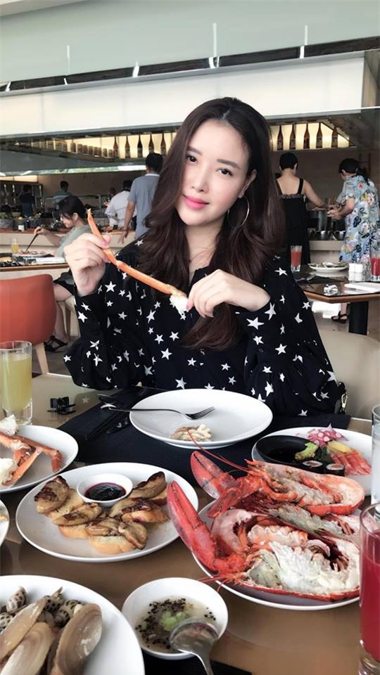 Mới ngày ngào còn đen nhẻm, em gái Mai Phương Thúy giờ đã biến hóa hóa thành cô gái sành điệu và xinh đẹp lắm rồi - Ảnh 14.