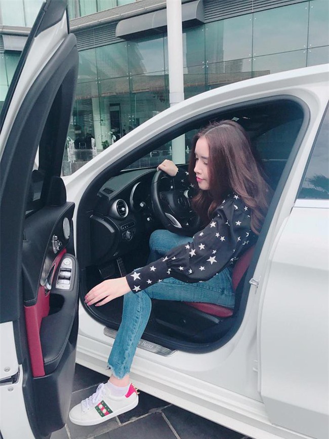Mới ngày ngào còn đen nhẻm, em gái Mai Phương Thúy giờ đã biến hóa hóa thành cô gái sành điệu và xinh đẹp lắm rồi - Ảnh 15.