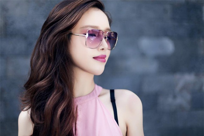 Mới ngày ngào còn đen nhẻm, em gái Mai Phương Thúy giờ đã biến hóa hóa thành cô gái sành điệu và xinh đẹp lắm rồi - Ảnh 2.