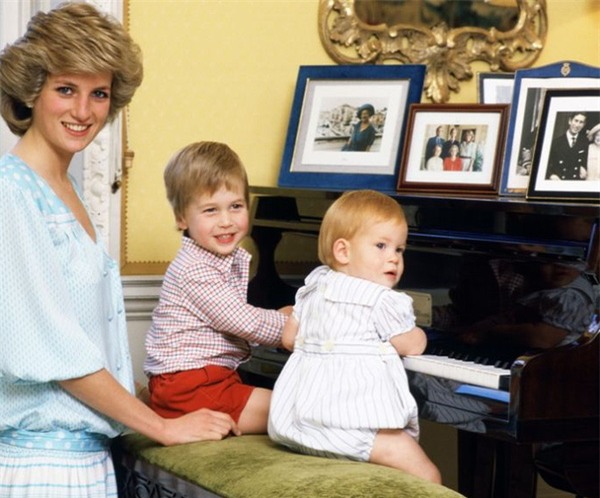 Những điểm chung thú vị trong cách nuôi dạy con của Công nương Diana và Kate Middleton - Ảnh 4.