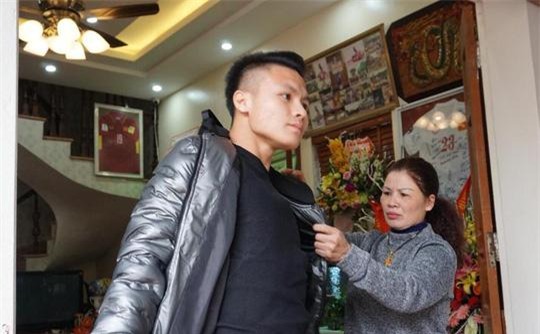 nguoi hung quang hai bat ngo bat taxi, ve nha trong lang le - 1