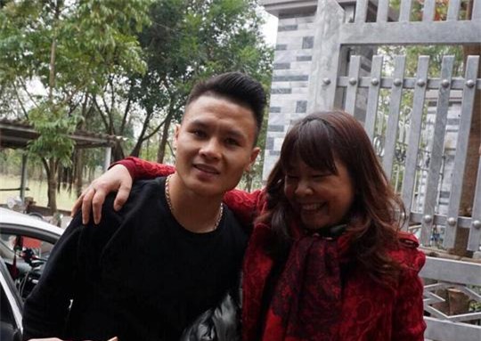 nguoi hung quang hai bat ngo bat taxi, ve nha trong lang le - 3