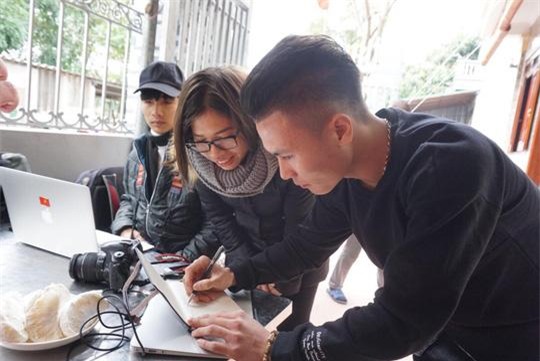 nguoi hung quang hai bat ngo bat taxi, ve nha trong lang le - 4