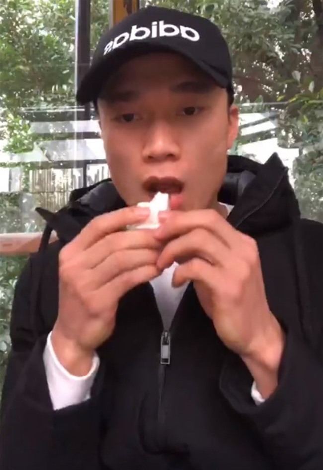 Bùi Tiến Dũng đòi tắt hiệu ứng khi livestream vì: "Da em đẹp mà, dạo này da em đẹp!" - Ảnh 2.