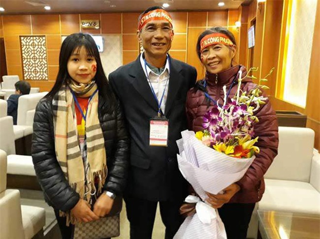 cong phuong – u23 vn ve que: ca lang vay kin, tat bat tiep khach - 1