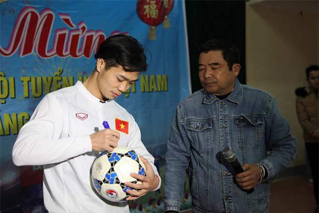 cong phuong – u23 vn ve que: ca lang vay kin, tat bat tiep khach - 5