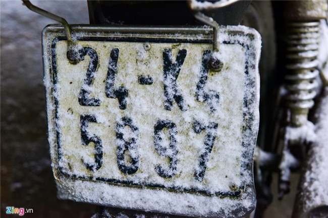 Toan canh tuyet bao phu trang duong ve Sa Pa hinh anh 12