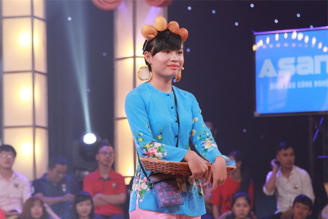 Thách thức danh hài: 2 cô gái rao bánh pía phong cách mẹ thiên hạ khiến Trấn Thành không thể nhịn cười - Ảnh 12.