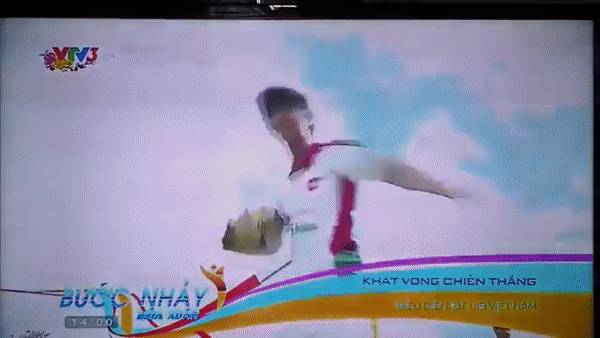 Fan nữ vẫn kiên nhẫn xem hết MV của boyband U23 Việt Nam mặc dù giọng hát quá tệ-1