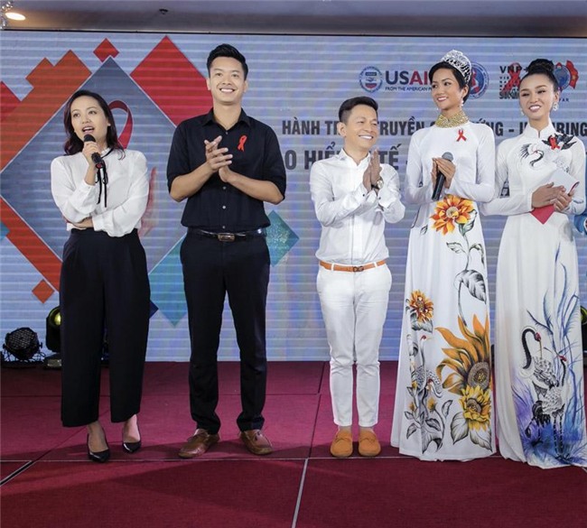 khong vay ao long lay, h'hen nie tich cuc mac ao dai sau khi dang quang - 7