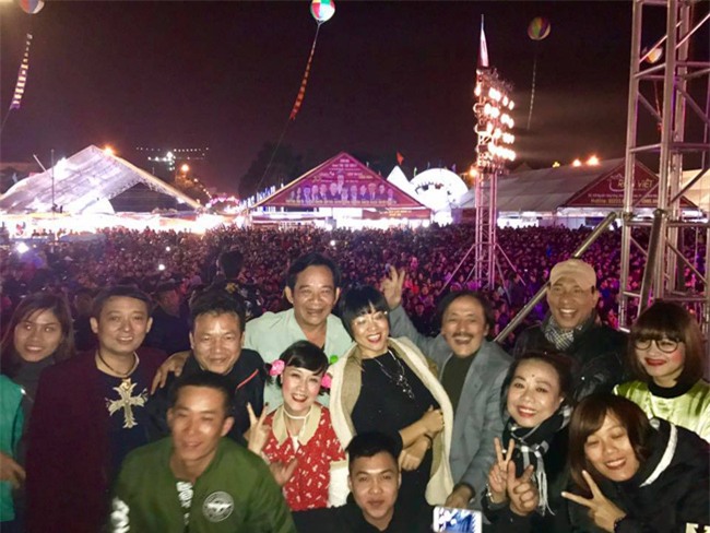 khoc cuoi voi canh di dien tinh cua xuan hinh, son tung va dan sao viet hinh anh 3