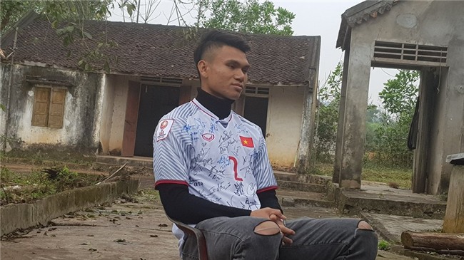 Xuân Mạnh mong mau có tiền thưởng trả nợ cho bố mẹ