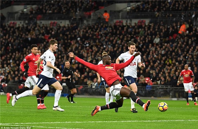 Man Utd thua đau trong ngày ra mắt bom tấn Alexis Sanchez - Ảnh 6.