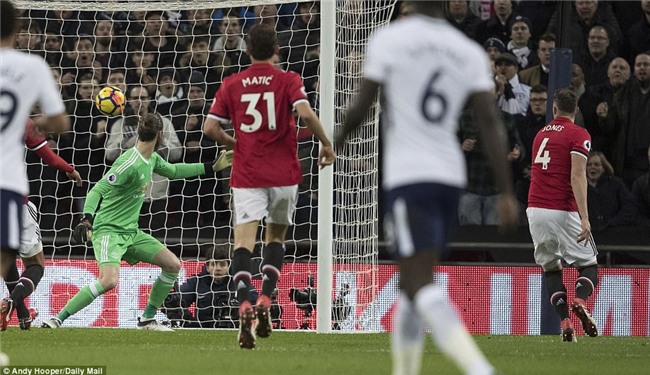 Man Utd thua đau trong ngày ra mắt bom tấn Alexis Sanchez - Ảnh 7.