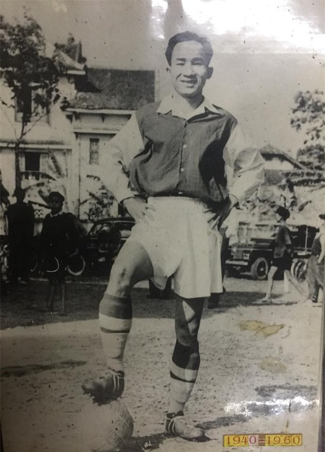 U23 Việt Nam hẳn sẽ bất ngờ khi xem ảnh bậc cha chú lần đầu sang Trung Quốc du đấu - Ảnh 3.