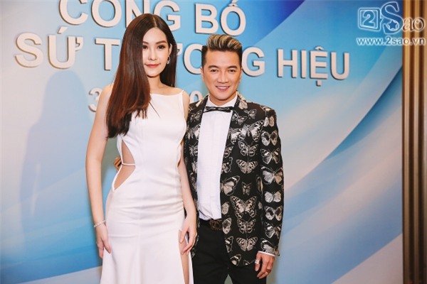 Lê Âu Ngân Anh tự tin tẩy trang trên sân khấu, khoe mặt mộc dịu dàng trẻ trung-4