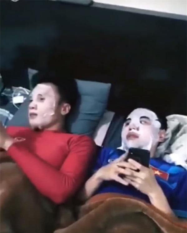 hot: bui tien dung va tuyen u23 dong loat nhap hoi "cuong mat na" cua hong duy pinky? - 5