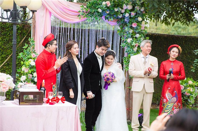 can canh dam cuoi nhu co tich nsnd thanh hoa tuoi u70 va chong tre hinh anh 11