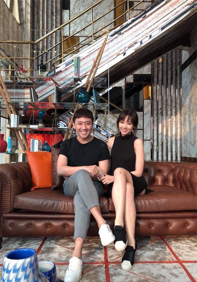 tran thanh khoe minh va ba xa hari won cang o voi nhau, cang giong nhau - 2