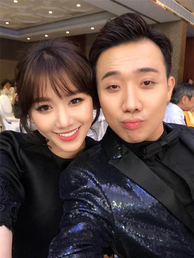 tran thanh khoe minh va ba xa hari won cang o voi nhau, cang giong nhau - 5