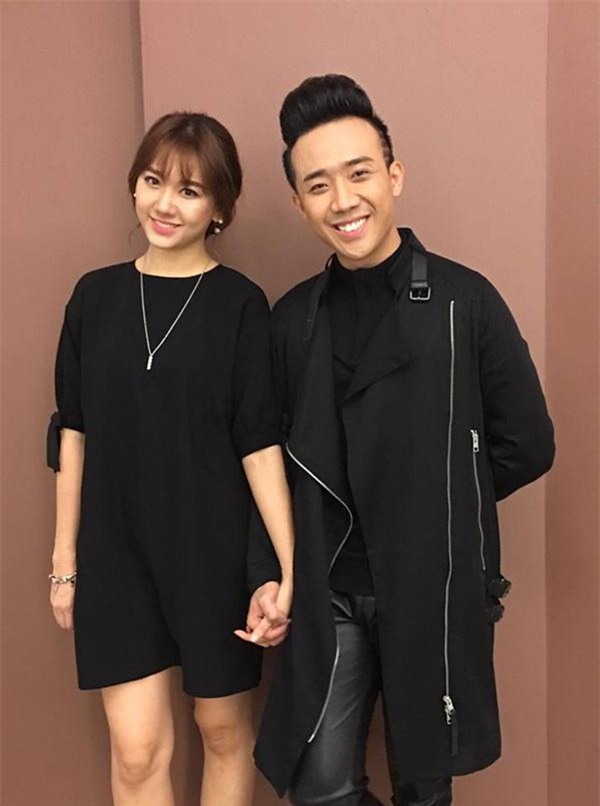 tran thanh khoe minh va ba xa hari won cang o voi nhau, cang giong nhau - 8