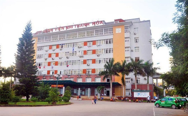 Vụ bé trai 15 tháng tuổi tử vong, người có vết thương: Bệnh viện nói không làm rơi cháu - Ảnh 2.