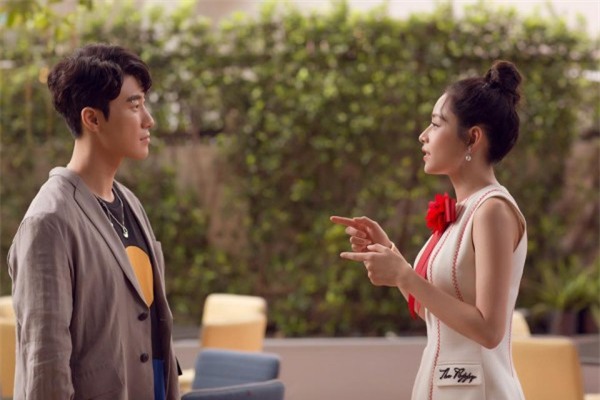 Chi Pu quả lợi hại! ‘Chặt đẹp’ cả Angela Phương Trinh và Tú Hảo khi diện lại thiết kế cũ - Ảnh 5.