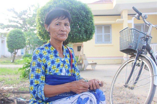 Bố mẹ bỏ rơi, 3 bé gái đi bán vé số mỗi ngày với ước mơ được tiếp tục đến trường - Ảnh 18.