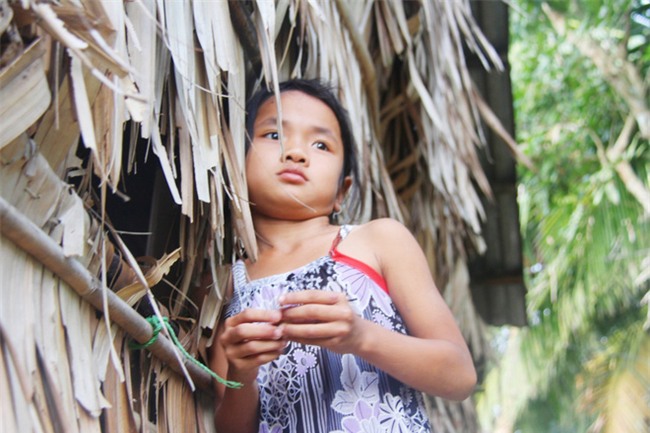 Bố mẹ bỏ rơi, 3 bé gái đi bán vé số mỗi ngày với ước mơ được tiếp tục đến trường - Ảnh 9.