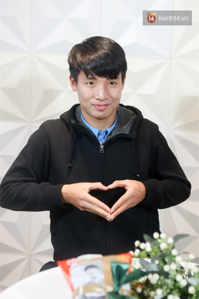 Bùi Tiến Dũng 8 múi chưa có bạn gái, nhưng lại thích nắm tay người khác và biết thả tim cực dễ thương! - Ảnh 2.