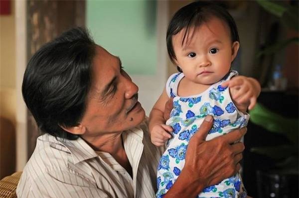 Ở tuổi ngoài 60, tài tử nức tiếng một thời Thương Tín chật vật kiếm sống nuôi vợ con