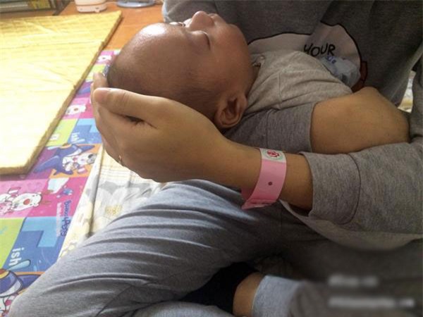 Mẹ sinh con 40 ngày phát hiện ung thư: Chỉ ước sống đến ngày con có ký ức về mẹ