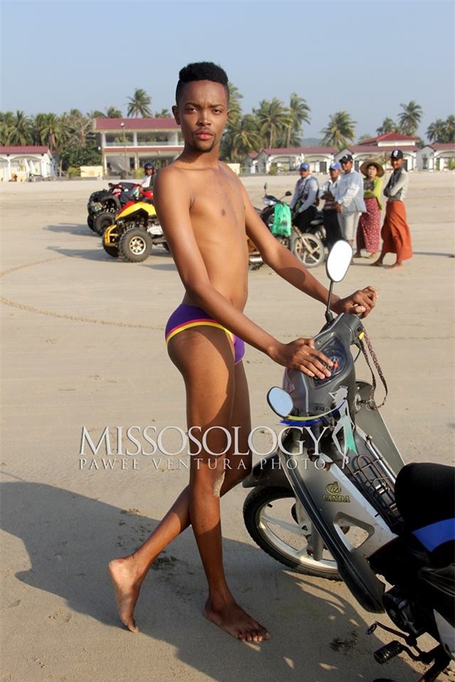 CƯỜI NGẤT: Thi Nam vương nhưng thí sinh Congo tạo dáng chẳng khác gì Hoa hậu Hoàn vũ-2