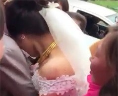 Co dau Nghe An om cha khoc nuc no truoc khi ve nha chong hinh anh 1