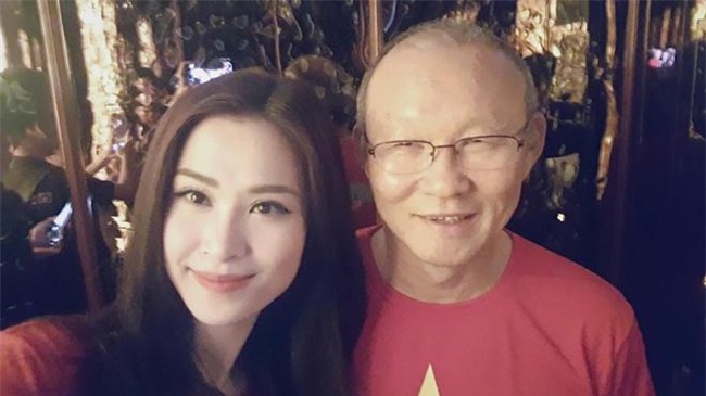 u23 viet nam dang yeu het nac khi gap fan sai gon, nhieu nghe si cung xuat hien - 8