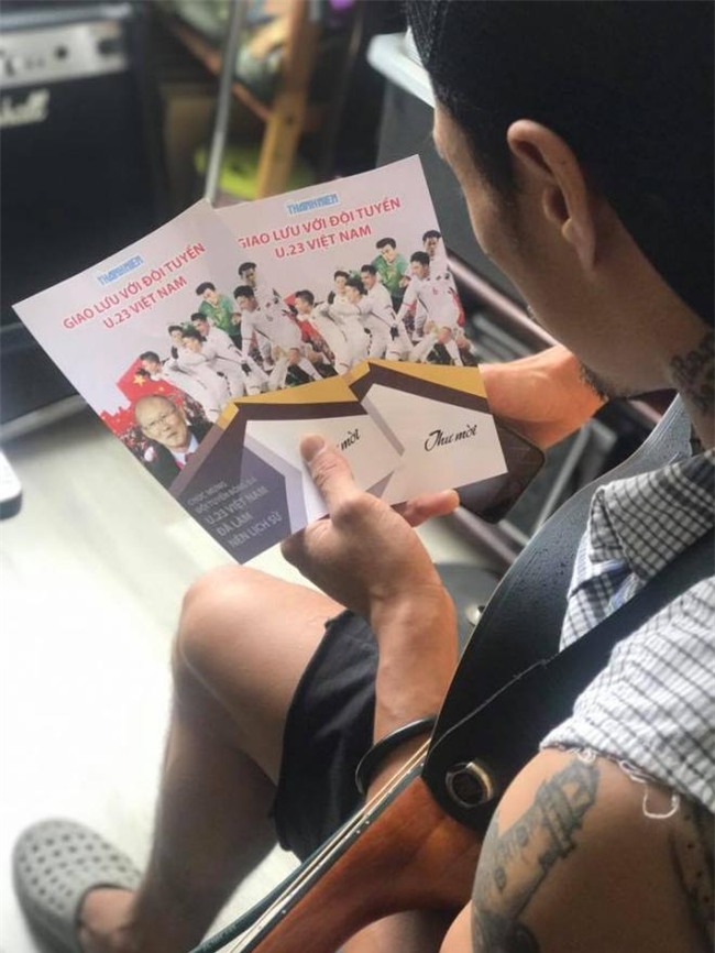 u23 viet nam dang yeu het nac khi gap fan sai gon, nhieu nghe si cung xuat hien - 7