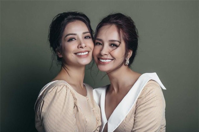 chi em sinh doi thuy hang - thuy hanh dep khong ty vet trong bo hinh don tuoi 40 - 2