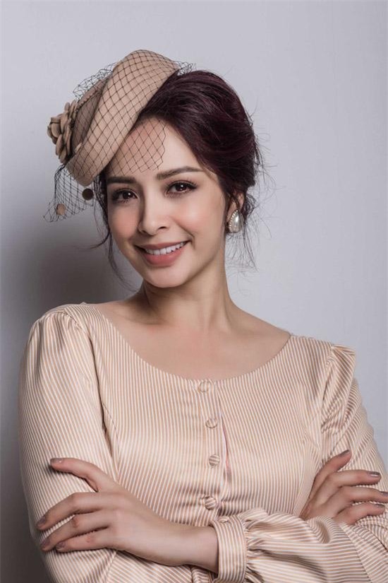 chi em sinh doi thuy hang - thuy hanh dep khong ty vet trong bo hinh don tuoi 40 - 5