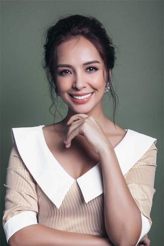 chi em sinh doi thuy hang - thuy hanh dep khong ty vet trong bo hinh don tuoi 40 - 7