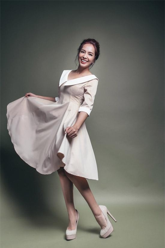 chi em sinh doi thuy hang - thuy hanh dep khong ty vet trong bo hinh don tuoi 40 - 8