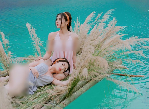 Cộng đồng mạng dậy sóng với clip 2 cô gái khoe da thịt bất chấp thời tiết Sapa lạnh tê tái-2