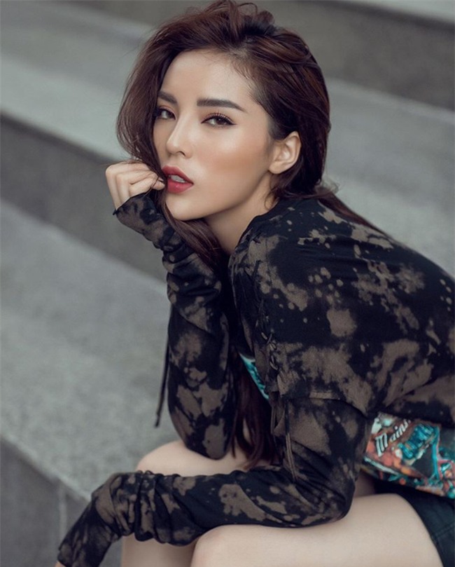 Kỳ Duyên chưng cầu ý dân đôi giày đinh tủa chia chỉa, nếu mua thật thì chắc chẳng ai dám đứng gần - Ảnh 1.