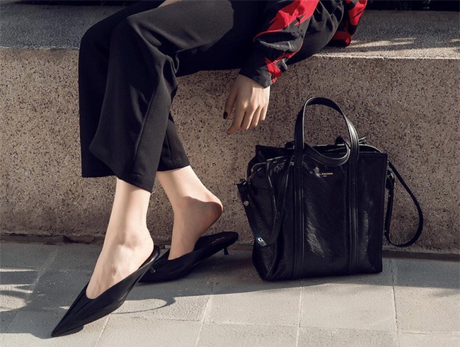 Kỳ Duyên chưng cầu ý dân đôi giày đinh tủa chia chỉa, nếu mua thật thì chắc chẳng ai dám đứng gần - Ảnh 2.