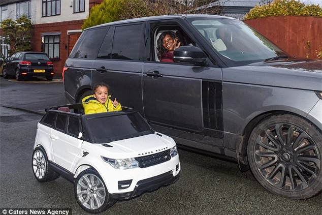 Chi 650 triệu mua sắm cho con trai 2 tuổi, cặp vợ chồng trẻ vẫn khẳng định không làm hư con - Ảnh 1.