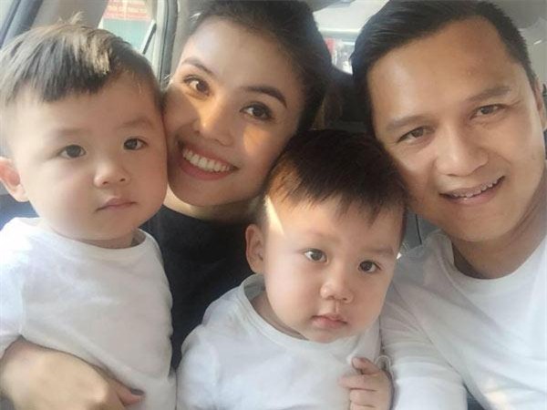 me cua cap song sinh hot mxh: "toi giai quyet xung dot cua con bang om va thom ma nhau" - 7