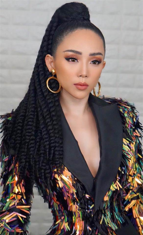 Để tóc dài trang điểm đậm đã không hợp, Hoa hậu HHen Niê còn thua Tóc Tiên trong khoản diện đồ khi mặc chung đồ - Ảnh 6.