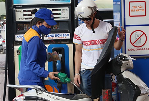 Giá xăng dầu, giữ nguyên giá xăng dầu, điều chỉnh giá xăng dầu, quỹ bình ổn xăng dầu,